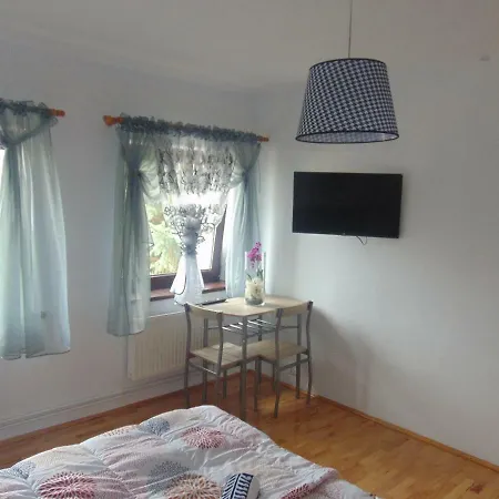 Idylla Проживання в сім'ї *